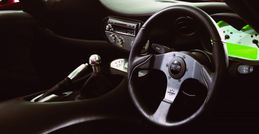 Интерьер TVR Tuscan S 2005 года  (фото 6 из 9)